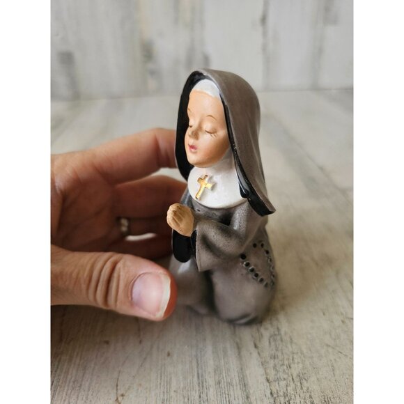 nun religious praying vintage statue figurine rosary - Picture 6 of 7